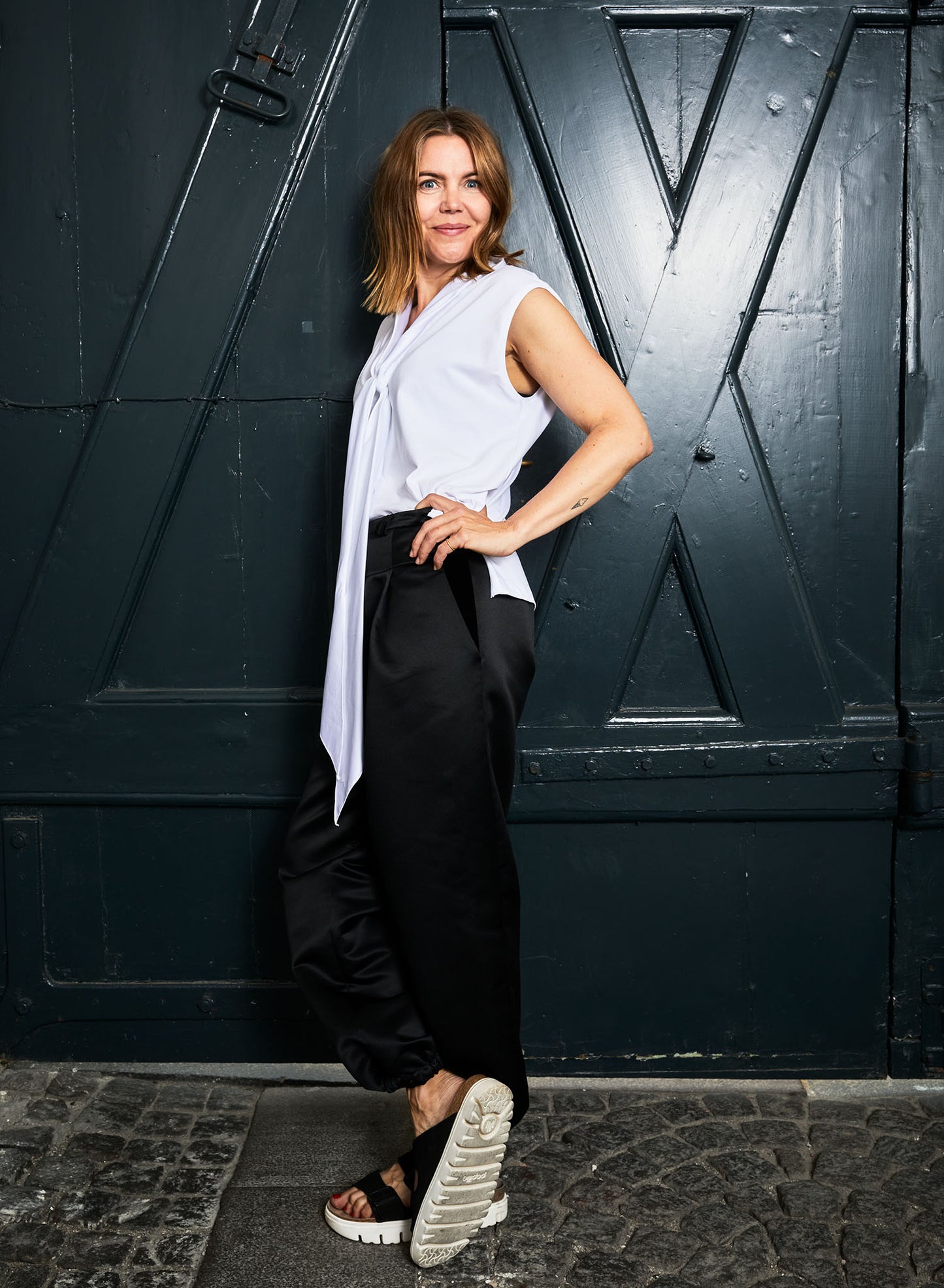 Agnes is our beautiful sporty trouser, matched here with a Alina top for a relaxed and tailored silhouette.