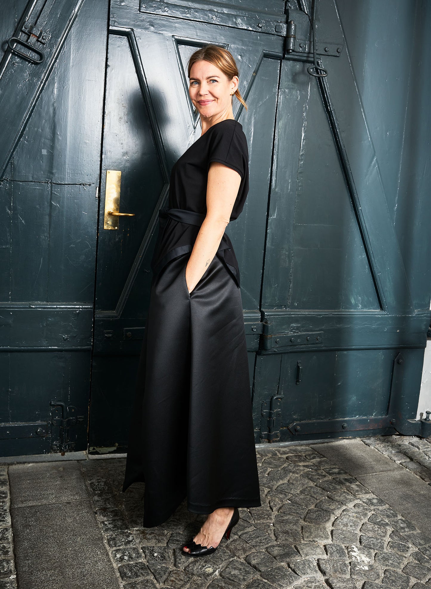 Alayan is a draped skirt with an irregular handkerchief hem line and couture feeling. Paired here with an AIder top black.