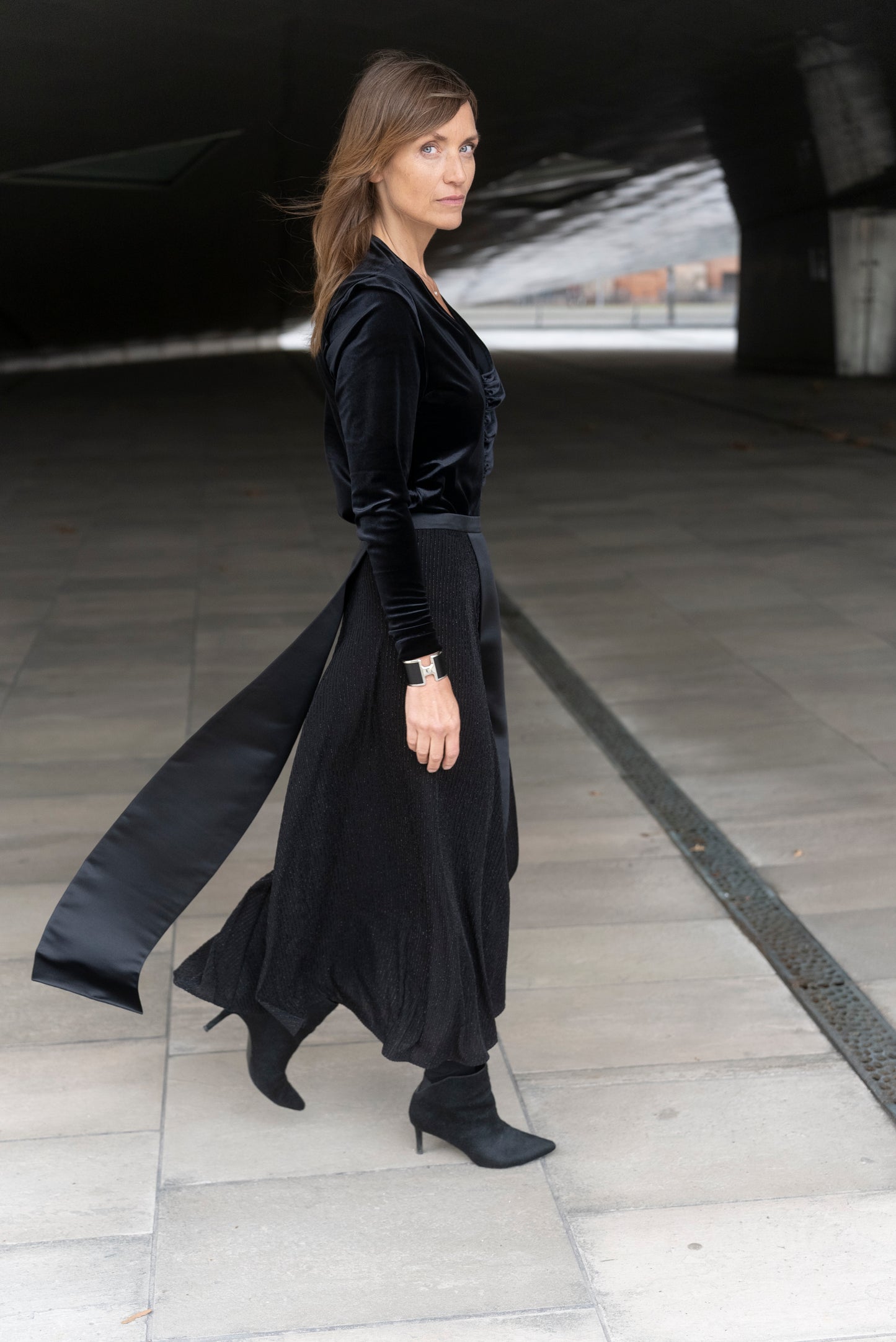 Woman wearing Alek top mathced with Aya skirt - all in black.