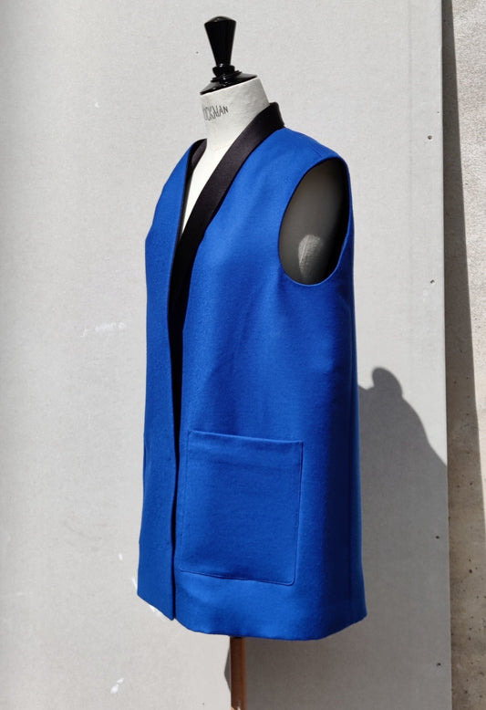 Alson Gilet, blue wool, on a dummy. Side view.